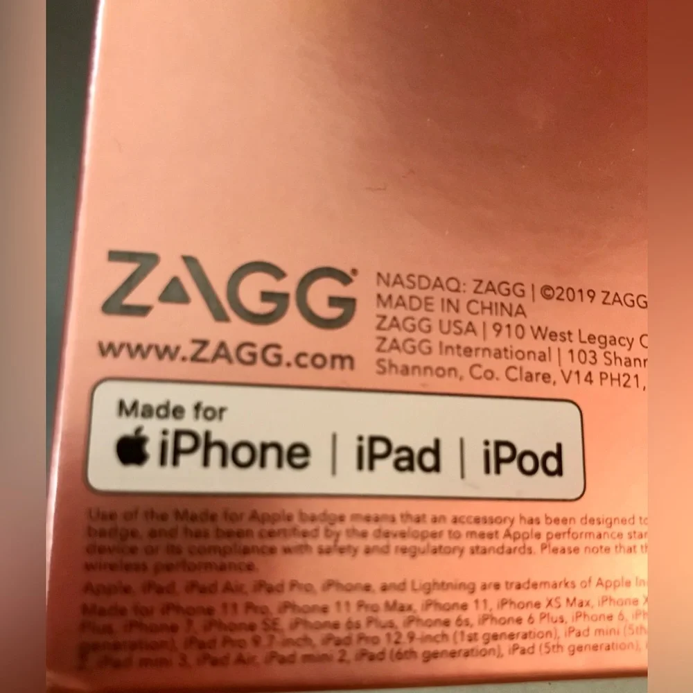 New Zagg ifrogz iPhone iPad lighting USB power pack battery camp power outages